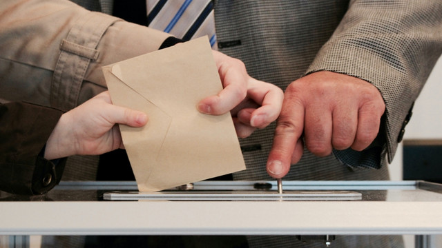 Românii din diasporă vor putea vota prin corespondență la alegerile parlamentare și prezidențiale din România. Pentru europarlamentare, doar la secția de vot 
