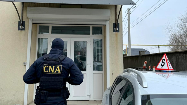 CNA desfășoară percheziții în Chișinău și Comrat,  într-un dosar de corupție la eliberarea permiselor de conducere