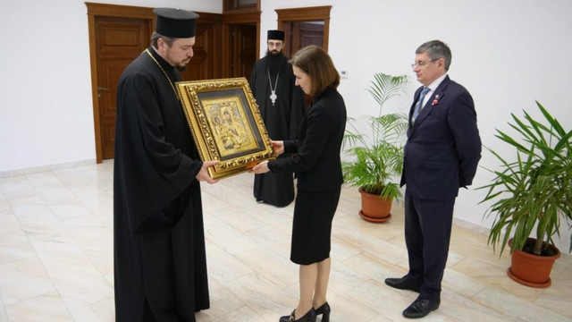 Președinta Maia Sandu, însoțită de președintele Parlamentului Igor Grosu, a vizitat Centrul Eparhial din Cahul