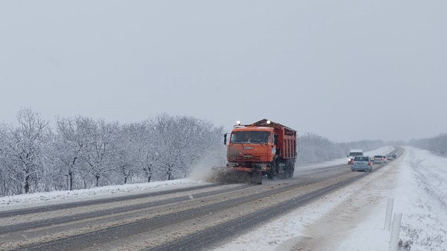 Baba Dochia și-a scuturat cojoacele peste Republica Moldova. Cum drumarii au făcut față ninsorii și ce timp ne așteaptă în următoarele zile