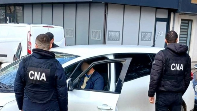 Un avocat din Bălți a fost reținut în flagrant de CNA cu 70 000 de lei. Acesta ar fi pretins 100 000 de lei sub pretextul influențării unor judecători de la Chișinău