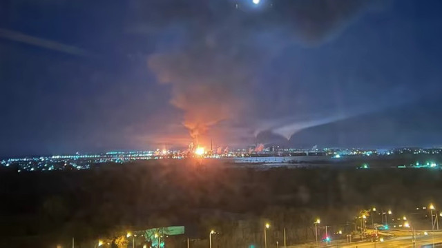 FOTO | Încă o rafinărie din Rusia a fost cuprinsă de flăcări în urma unui atac cu dronă