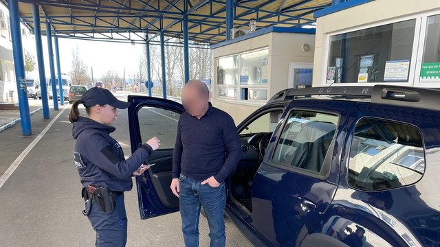 Ucrainean care a folosit timp de 10 ani un permis de conducere falsificat, prins la intrare în Republica Moldova

