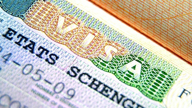 Bucureștiul a confirmat că cetățenilor ruși li se vor elibera pentru prima dată vize Schengen începând cu 31 martie