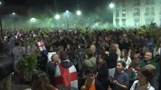 VIDEO | 20.000 de georgieni au protestat după primul vot asupra unei legi pro-ruse privind ”influența străină”
