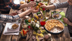 Schimbarea obiceiurilor de Paște: tot mai mulți români vor să evite consumul excesiv de mâncare și băutură