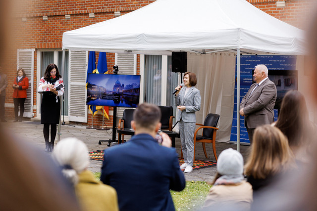 GALERIE FOTO | Maia Sandu s-a întâlnit cu diaspora R.Moldova din Belgia și Luxemburg. „Cetățenii noștri sunt uniți în dorința de a progresa pe drumul integrării europene”