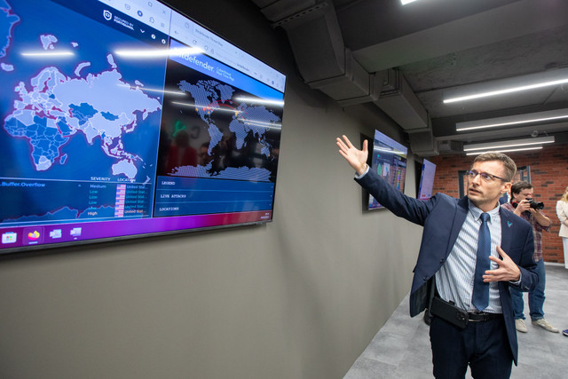 FOTO | Institutul „Cybercor” a primit un prim lot de echipamente IT. Dorin Recean: Siguranța datelor și protecția cibernetică sunt tot mai relevante pe fondul „atacurilor hibride continue duse de Rusia”