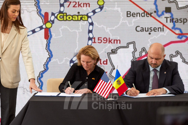 GALERIE FOTO | A fost semnat Memorandumul de Înțelegere pentru construirea liniei electrice aeriene de interconectare cu România