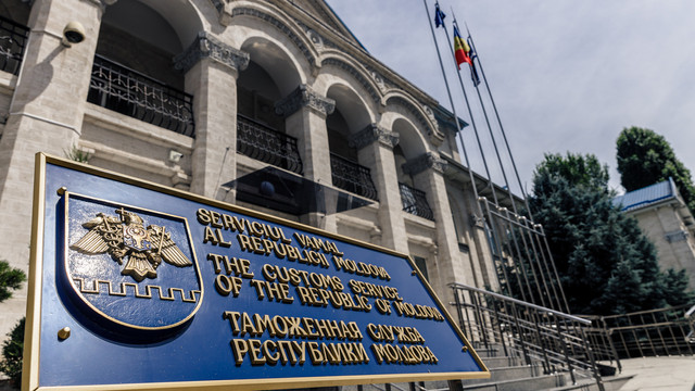 Serviciul Vamal informează că mai mulți funcționari ai Postului vamal Aeroportul Chișinău sunt cercetați de ofițerii CNA și procurori, într-un dosar de corupție