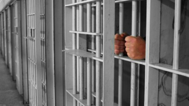 Un deținut a fost condamnat la 22 de ani la închisoare pentru șantaj și escrocherii
