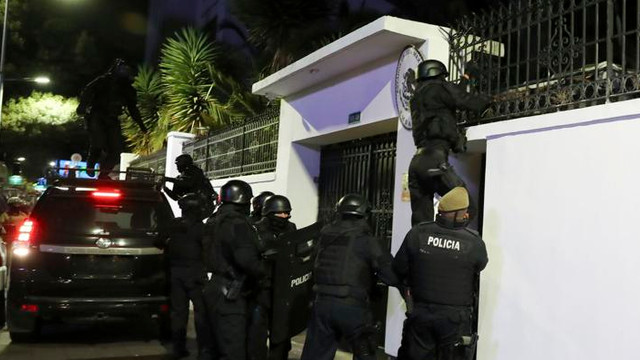 Mexicul rupe relațiile diplomatice cu Ecuadorul după ce polițiști ecuadorieni au pătruns în Ambasada Mexicului din Quito
