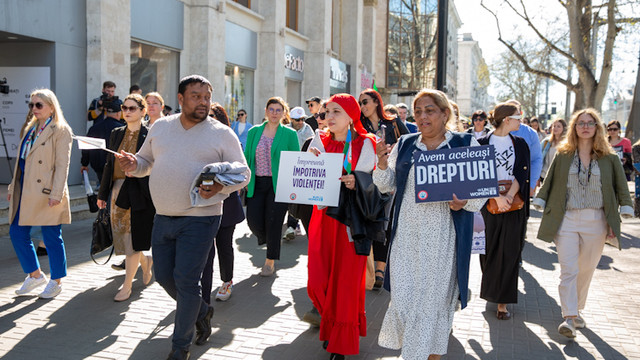 Un marș al femeilor rome pentru drepturi egale și împotriva violenței a avut loc la Chișinău
