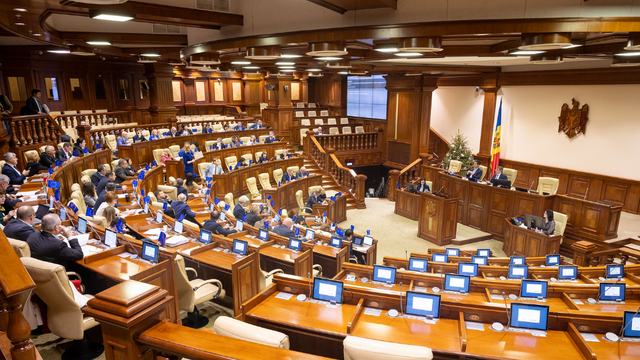 Proiect de lege dezbătut de Parlament: Subiecții restricțiilor internaționale riscă să rămână fără cetățenia Republicii Moldova