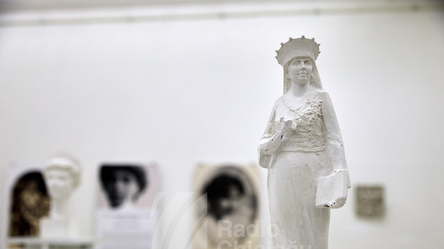 FOTO | Sculpturi dedicate Reginei Maria și proiecte de monumente pot fi văzute la Expoziția „Regina Maria a României – ecouri contemporane”