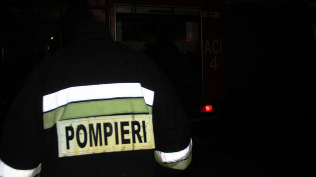 Incendiu pe strada Ginta Latină din Chișinău. Un bărbat a scăpat cu viață datorită intervenției pompierilor