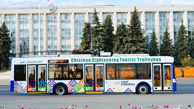 Troleibuzul turistic revine pe străzile capitalei