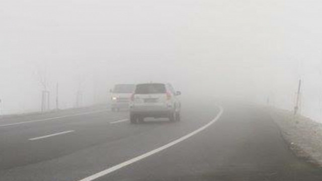Fiți prudenți la volan! Ceața scade vizibilitatea în trafic
