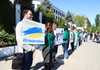 FOTO | Flashmob în fața Ambasadei Rusiei din Chișinău: „Protestăm atât împotriva războiului declanșat Rusia în Ucraina, cât și împotriva mașinăriei de propagandă de război manevrată de la Moscova”