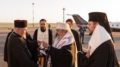 Lumina Sfântă de la Ierusalim a ajuns la Chișinău cu o cursă aerană  pusă la dispoziție de Patriarhia Română. A fost întâmpinată la aeroport de ÎPS Petru, Mitropolitul Basarabiei
