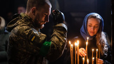 VIDEO | Al treilea Paște în vreme de război. Ucrainienii au sărbătorit Învierea Domnului sub focuri de armă