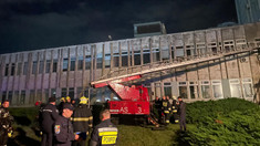 FOTO | 50 de angajați ai IGSU au intervenit pentru a stinge un incendiu izbucnit la Casa Radio de la Chișinău