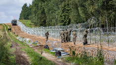 Polonia va construi fortificații la frontiera estică în contextul “războiului hibrid” cu migrația ilegală din Belarus