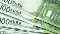 Euro își continuă să se scumpească