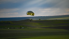 Salturi demonstrative cu parașuta, executate de militarii Batalionului cu Destinație Specială “Fulger” 