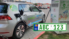 Începând cu 7 iunie, mașinile electrice vor avea plăcuțe cu numere de înmatriculare verzi