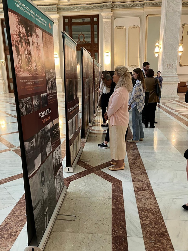 FOTO | Expoziția ''Copilăria în Gulag'', vernisată la Senatul României. Ambasadorul Victor Chirilă: „Să nu uităm tragedia basarabenilor deportați”