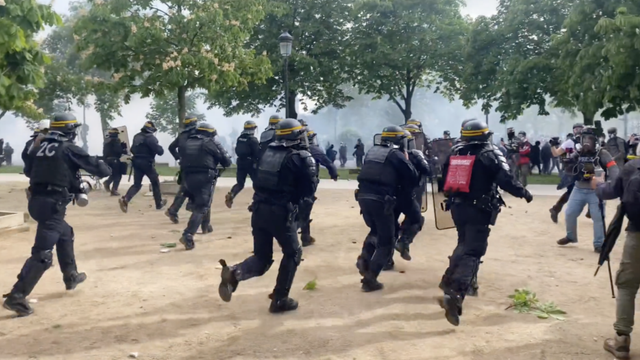 VIDEO | Manifestații de 1 Mai în Franța: 25 de persoane reținute în timpul marșului de la Paris