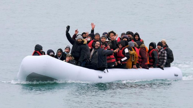 Peste 700 de migranți au traversat Canalul Mânecii într-o zi, un record al acestui an