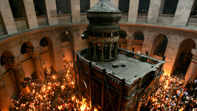 LIVE | Slujba de primire a Sfintei Lumini la Biserica Sfântului Mormânt