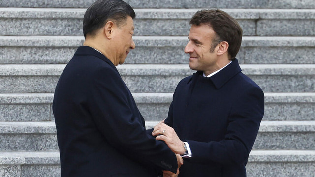 Tensiunile comerciale și Ucraina în centrul discuțiilor între Macron și Xi. Președintele Chinei este așteptat duminică pentru o rară vizită în Franța