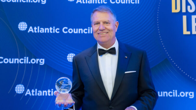 FOTO | Președintele Klaus Iohannis a primit premiul Distinguished International Leadership Award din partea Atlantic Council