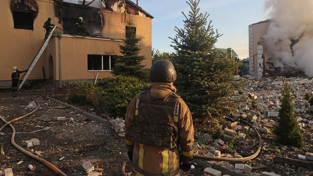 Bombardamente ucrainene „masive” în Belgorod. Incendiu la o rafinărie din regiunea rusă Volgograd