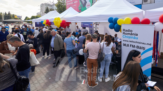 GALERIE FOTO | Radio Chișinău a fost prezent cu un stand în echipa României aflată ieri la Bălți, unde s-a celebrat Ziua Europei 2024