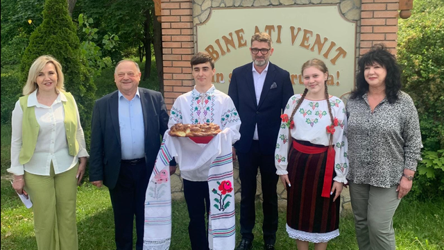 Ambasadorul Cristian-Leon Țurcanu, vizită în satul Petrunea, raionul Glodeni, localitate în care România a finanțat proiecte în valoare de peste 3 milioane de lei