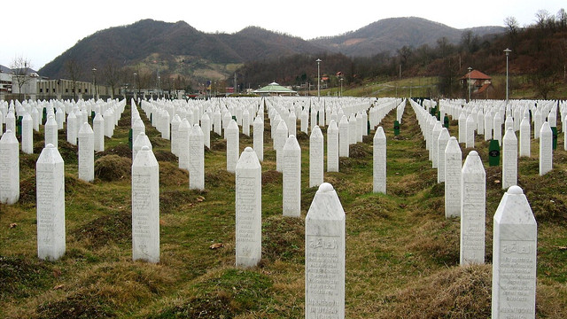 Adunarea Generală a ONU adoptă o rezoluție de instituire a Zilei de comemorare a genocidului de la Srebrenica, din Bosnia și Herțegovina