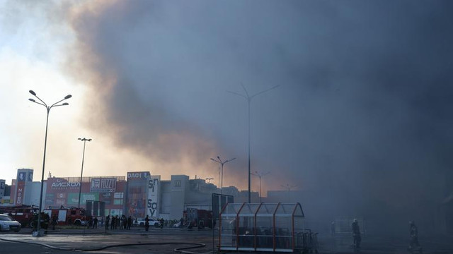 VIDEO | Imagini din hipermarketul din Harkov arată momentul atacului rus. „Angajații își făceau treaba”