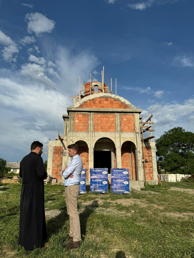 FOTO | Ambasadorul României, Cristian-Leon Țurcanu, a depus flori la monumentul domnitorului Ștefan cel Mare din orașul Ștefan Vodă