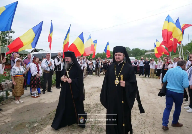 FOTO | Eroii români căzuți pe câmpul de luptă pentru eliberarea Basarabiei au fost pomeniți la Mănăstirea Eroilor din satul Stoianovca – Țiganca