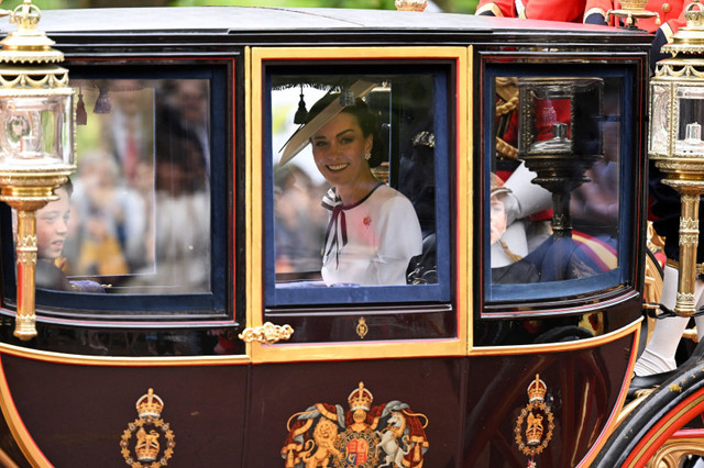 FOTO | Prințesa Kate și-a făcut prima apariție publică din acest an, după 5 luni de la anunțul diagnosticului de cancer
