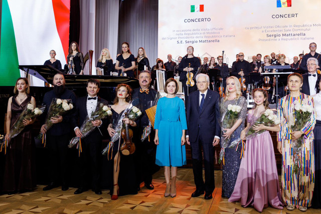 FOTO | Președintele Italiei, Sergio Mattarella, a ajuns aseară la Chișinău. Vizita oficială a început cu un concert la Palatul Republicii
