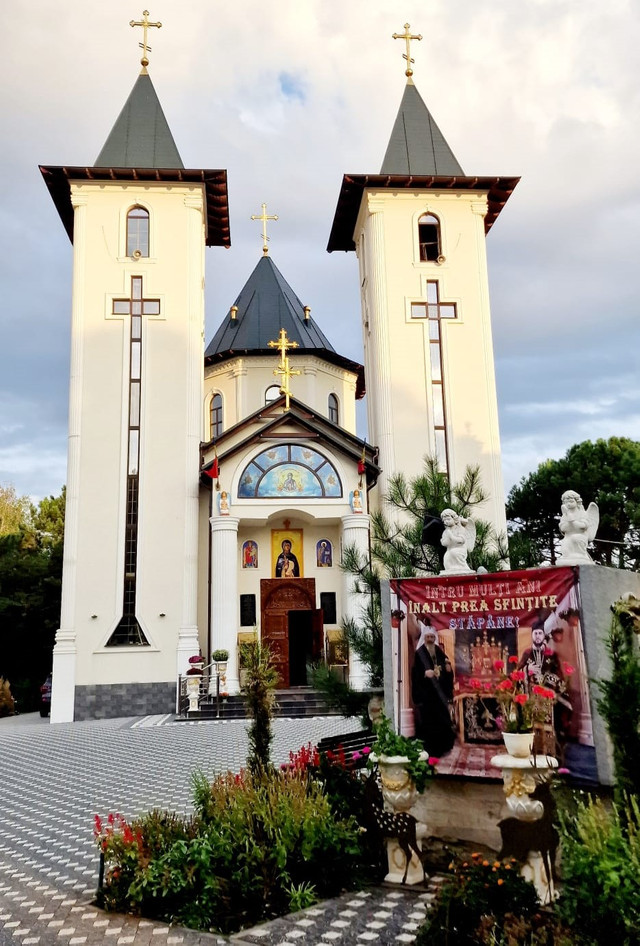 FOTO | Două comunități bisericești românești de pe ambele maluri ale Prutului au semnat un Acord de înfrățire