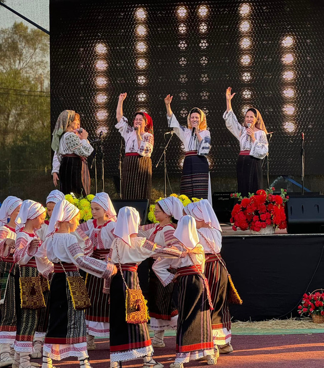 FOTO | La Bălți a avut loc Parada Portului Popular, cu sprijinul DDRM. Sute de participanți au promovat identitatea și tradițiile românești