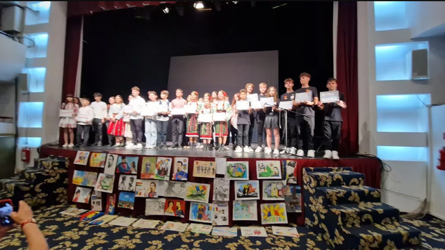 La Iași a avut loc Gala festivă de încheiere a celei de-a XIV-a ediții a Proiectului Național „Ambasadorii Unirii”. Au participat elevi din România, Republica Moldova și din Cernăuți, Ucraina