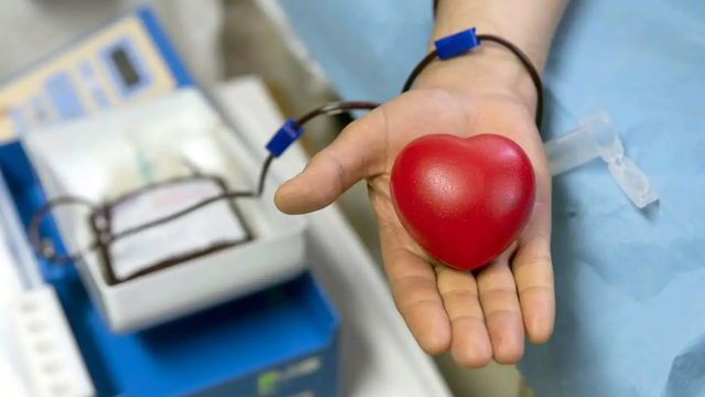 Astăzi este marcată Ziua Mondială a Donatorului de Sânge. În acest an, se celebrează 20 de ani de donare de sânge