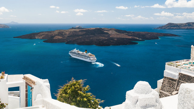 Premierul Greciei, pregătit să restricționeze accesul turiștilor în cele mai populare insule
